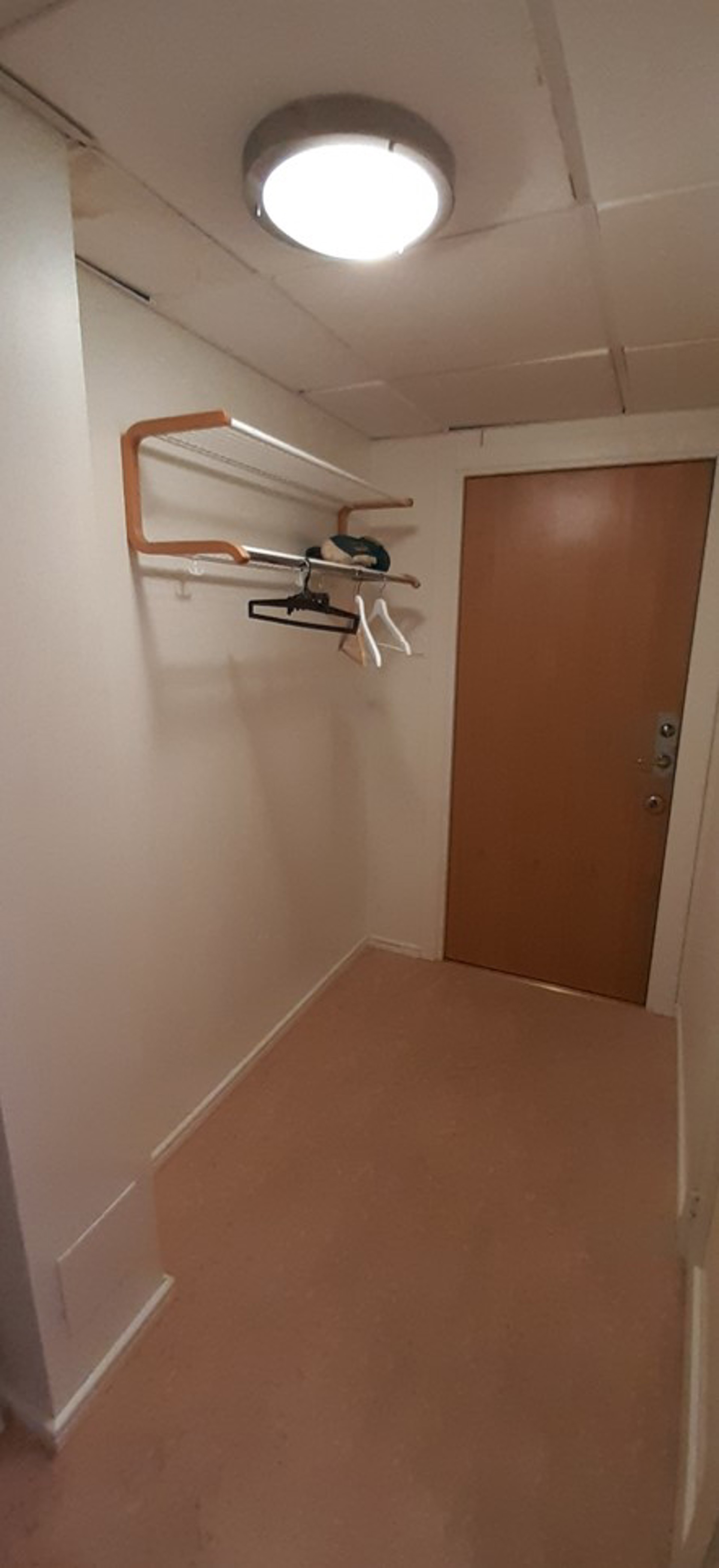 Hall Gaestlaegenhet